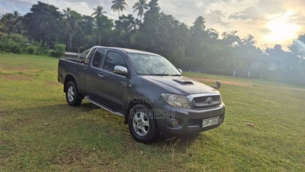 Toyota Hilux 2010 Pickup (Used)