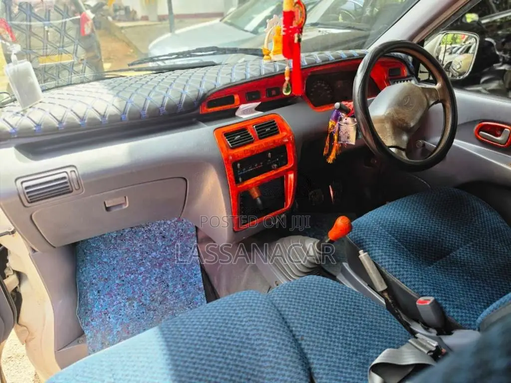 Toyota Noah Kr42 1999 Van (Used)