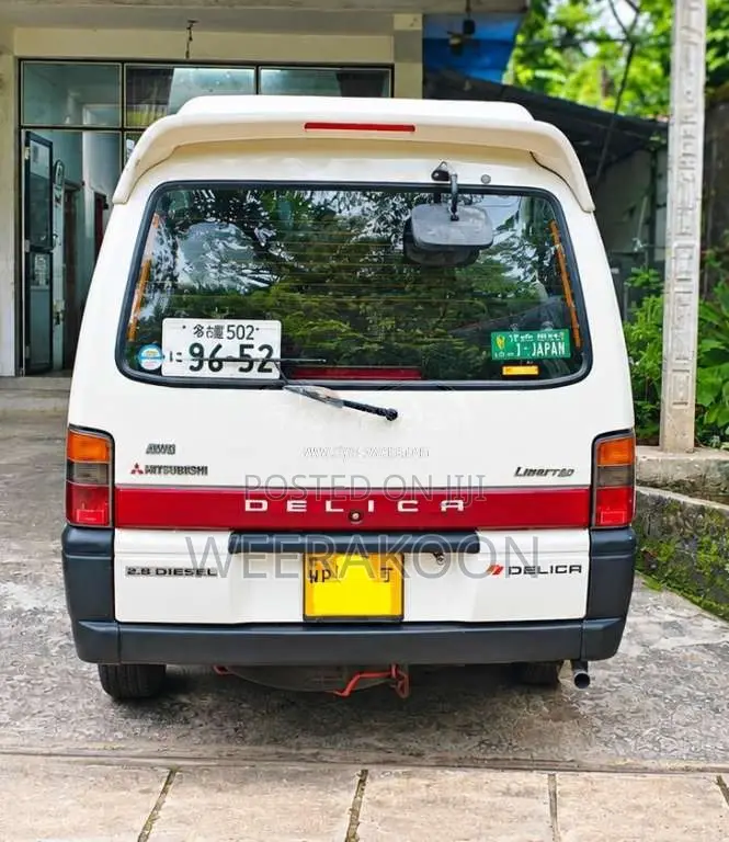 Mitsubishi L300 2001 Van (Used)