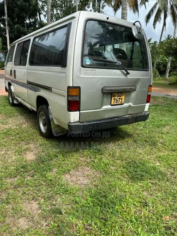 Nissan Caravan 1996 Van (Used)