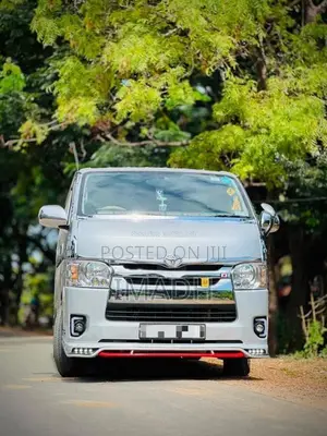 Toyota KDH 200 Super Gl 2011 Van (Used)