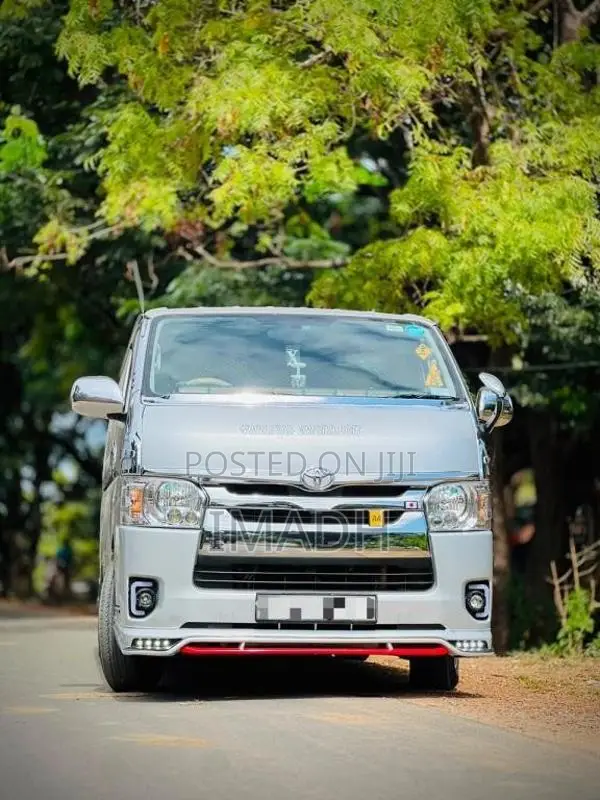 Toyota KDH 200 Super Gl 2011 Van (Used)