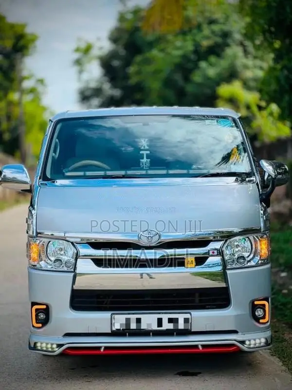 Toyota KDH 200 Super Gl 2011 Van (Used)