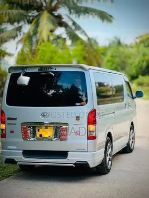 Toyota KDH 200 Super Gl 2011 Van (Used)