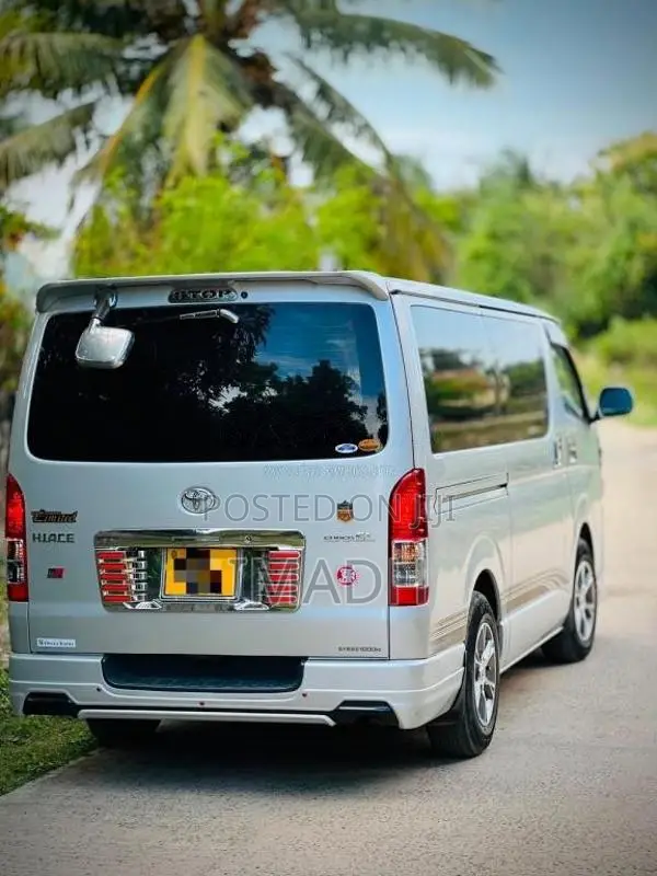 Toyota KDH 200 Super Gl 2011 Van (Used)