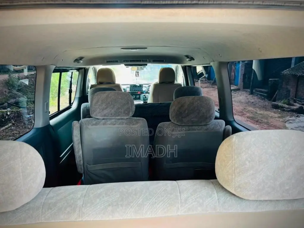 Toyota KDH 200 Super Gl 2011 Van (Used)