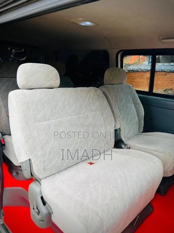 Toyota KDH 200 Super Gl 2011 Van (Used)