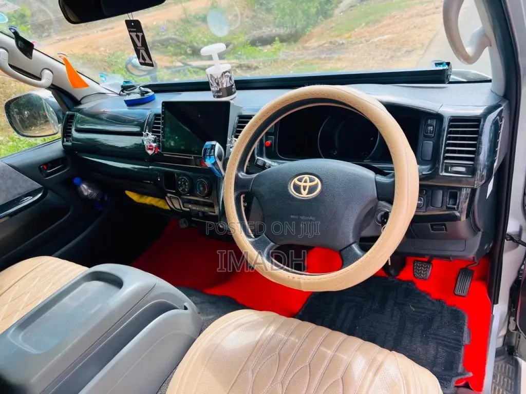 Toyota KDH 200 Super Gl 2011 Van (Used)