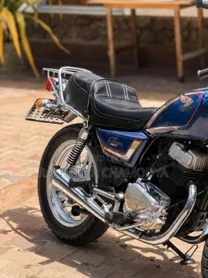 Honda LA Custom 2011 Motorbike (Used)