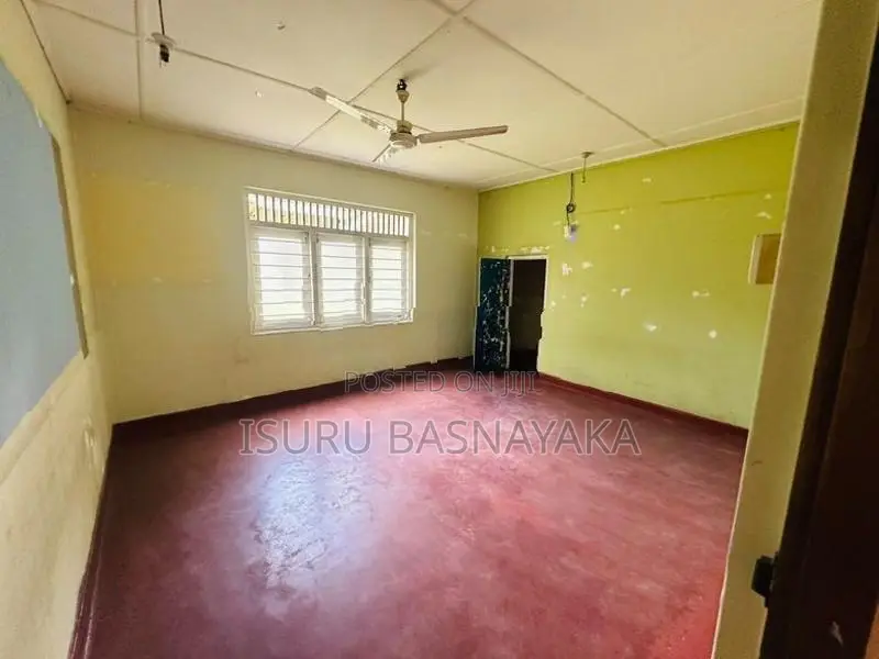 Kottawa Facing Highlevel Road House for Rent