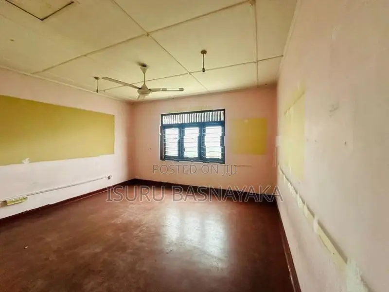 Kottawa Facing Highlevel Road House for Rent