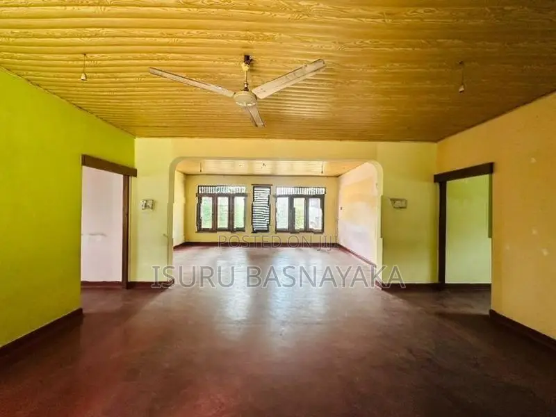 Kottawa Facing Highlevel Road House for Rent
