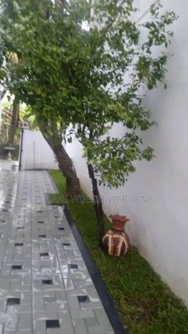 Lake View 6-Bedroom House For Sale – Moratuwa