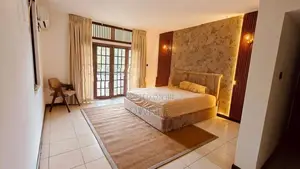 Lake front 5 br large luxury houses for rent