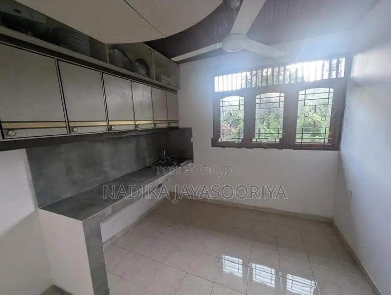 Kadawatha Upstairs House For Rent