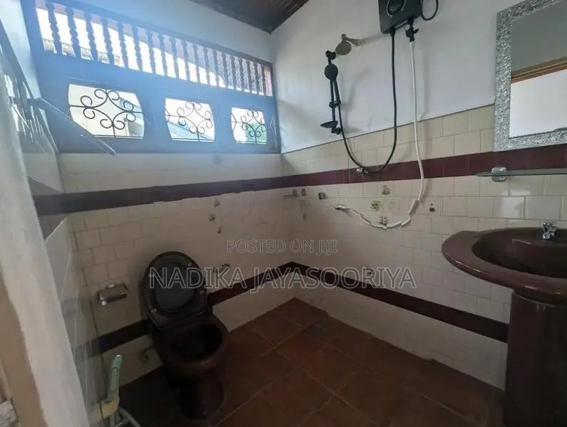 Kadawatha Upstairs House For Rent