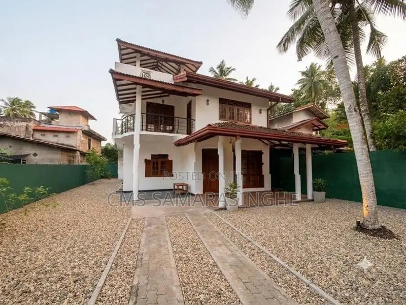 Kandana Eke Kanuwa 3-Story Modern House For Sale