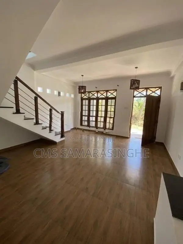 Kandana Eke Kanuwa 3-Story Modern House For Sale