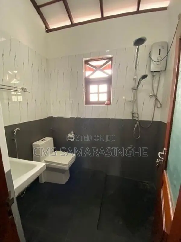 Kandana Eke Kanuwa 3-Story Modern House For Sale