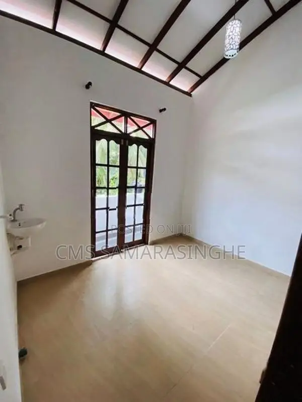 Kandana Eke Kanuwa 3-Story Modern House For Sale