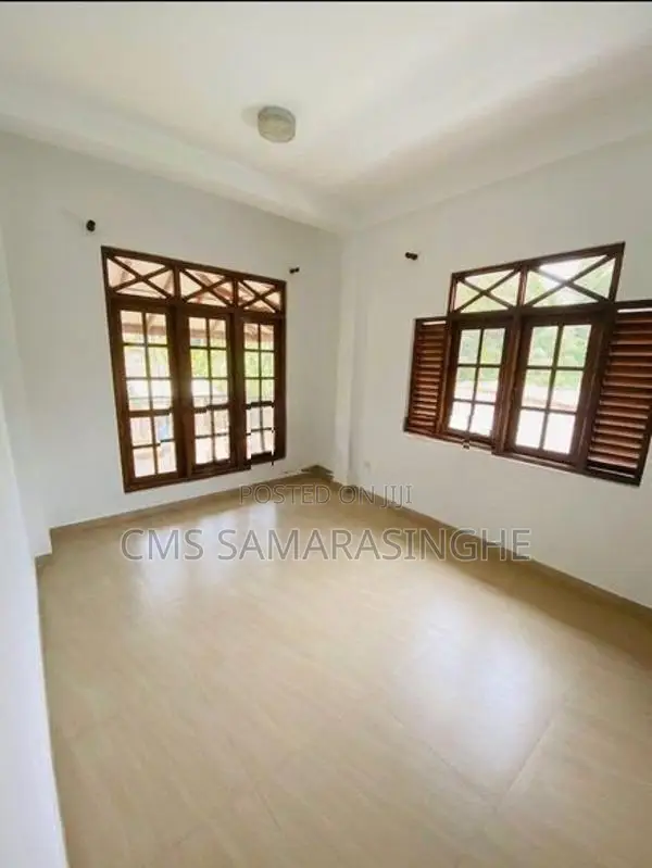 Kandana Eke Kanuwa 3-Story Modern House For Sale