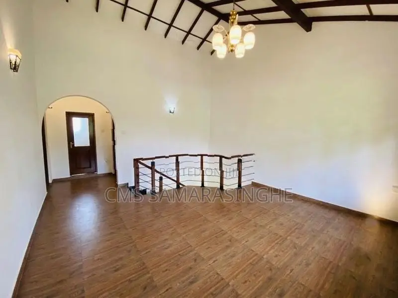 Kandana Eke Kanuwa 3-Story Modern House For Sale