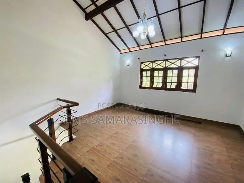 Kandana Eke Kanuwa 3-Story Modern House For Sale
