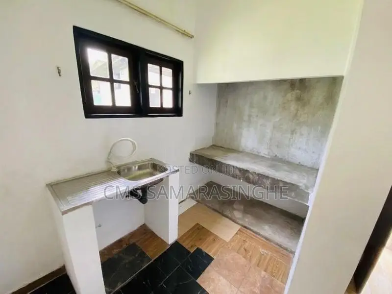 Kandana Eke Kanuwa 3-Story Modern House For Sale