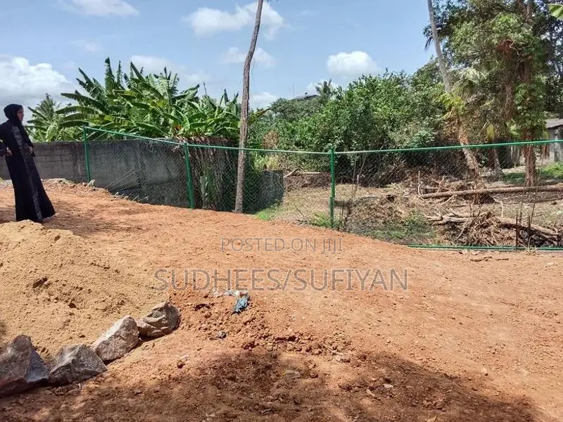 Land For Sale At Akbar Town - Hunupitiya In Wattala