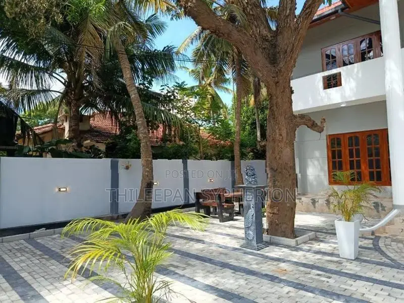 Upstair House - 2 Portions For Rent In Jaffna