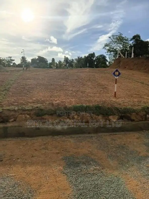 කළුතර නගරයෙන් වටිනා ඉඩමක්