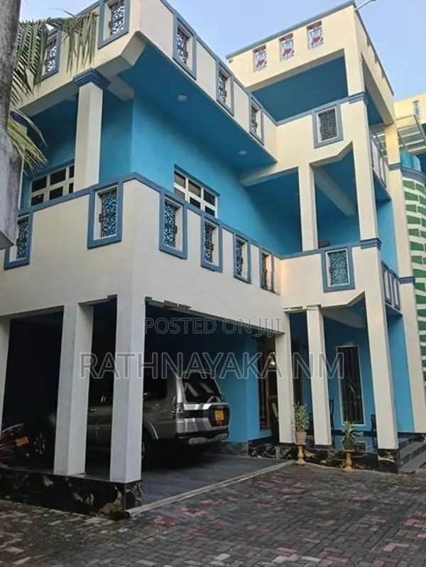 Modern Luxury House in Kurunegala