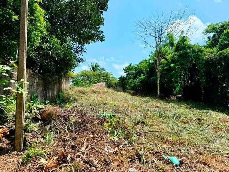 අතුරුගිරියෙන් වටිනා නේවාසික ඉඩමක් විකිණීමට