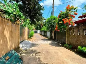 අතුරුගිරියෙන් වටිනා නේවාසික ඉඩමක් විකිණීමට