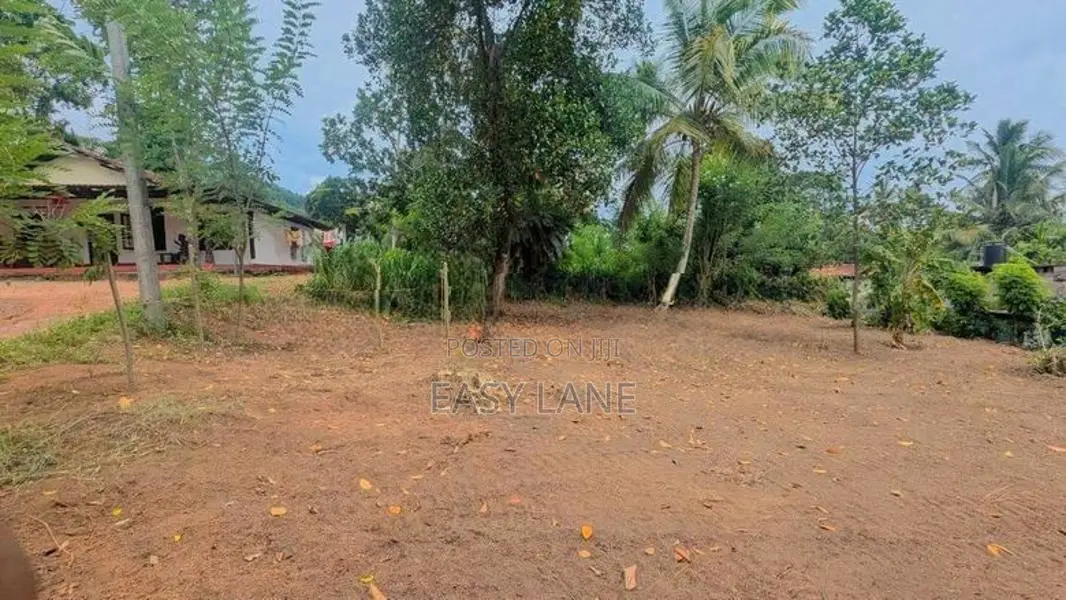 මීරිගම අධිවේගී පිවිසුමට ඉතා ආසන්නයෙන් වටිනා නේවාසික ඉඩමක් විකිණීමට
