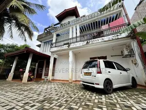 වැල්ලම්පිටිය ජය මාවතෙන් අංගසම්පූර්ණ දෙමහල් නිවසක් විකිණීමට