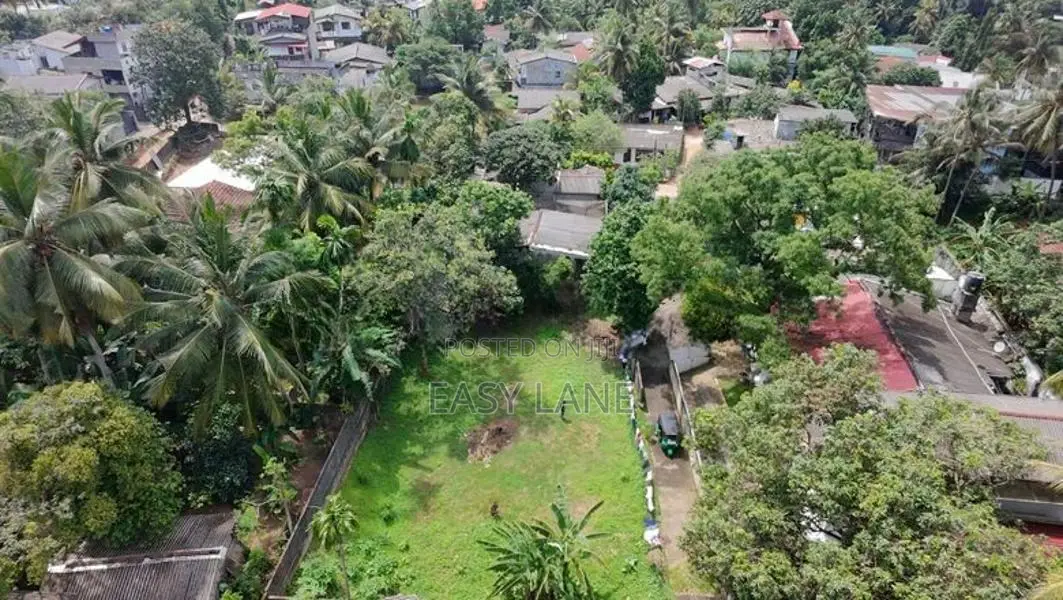 කිරිබත්ගොඩ - මාකොල වටිනා ඉඩම් කැබලි දෙකක් විකිණීමට