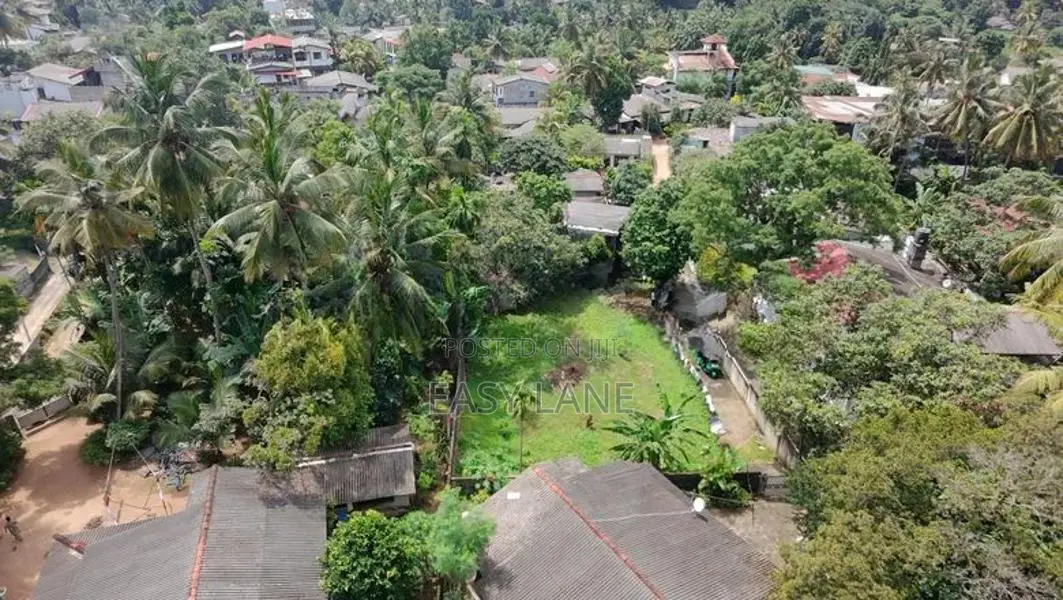 කිරිබත්ගොඩ - මාකොල වටිනා ඉඩම් කැබලි දෙකක් විකිණීමට