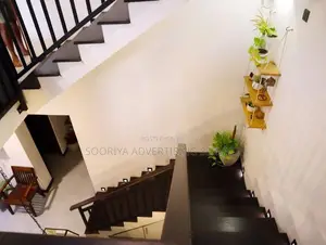 Stylish Luxury Residence in Kaldemulla Road