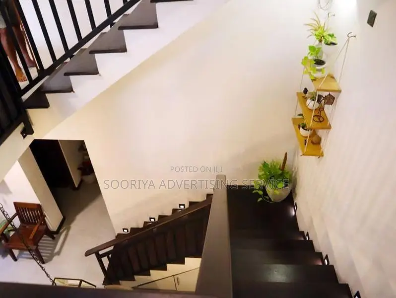 Stylish Luxury Residence in Kaldemulla Road