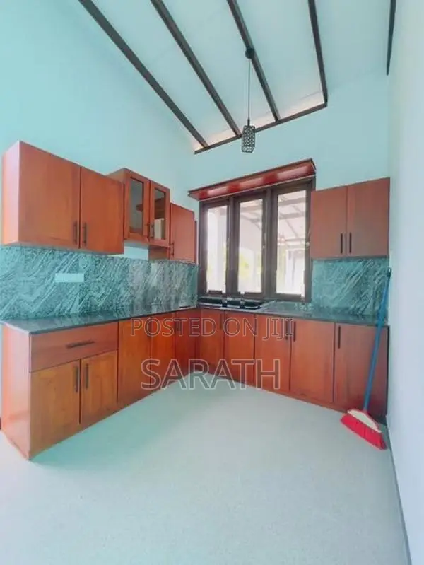 Well Build Strong house Sale Athurugiriya