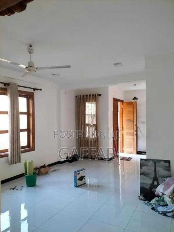 3 bedroom 1st floor house