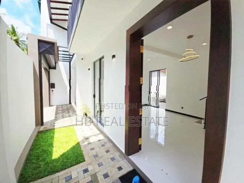 Architecture Designed Luxury Two Story House Siddamulla