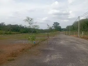 කිරිවත්තුඩුව හන්දියට ලඟින් අගනා බිම්කොටස් කිහිපයක්