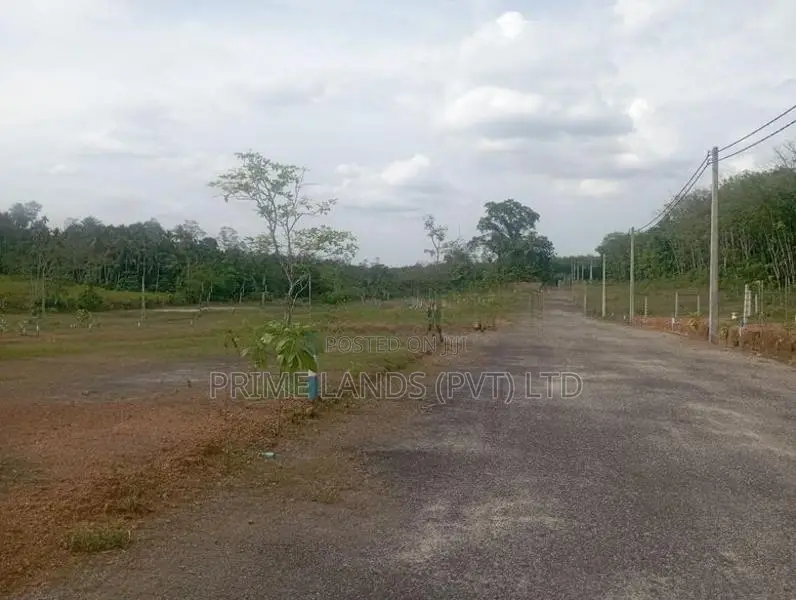 කිරිවත්තුඩුව හන්දියට ලඟින් අගනා බිම්කොටස් කිහිපයක්