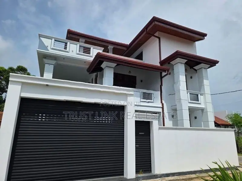 BRAND NEW LUXURY 03 STOREY HOUSE FOR SALE IN JA ELA WELIGAMPITIYA
