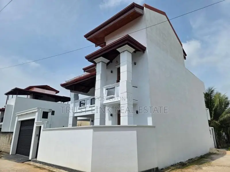 BRAND NEW LUXURY 03 STOREY HOUSE FOR SALE IN JA ELA WELIGAMPITIYA