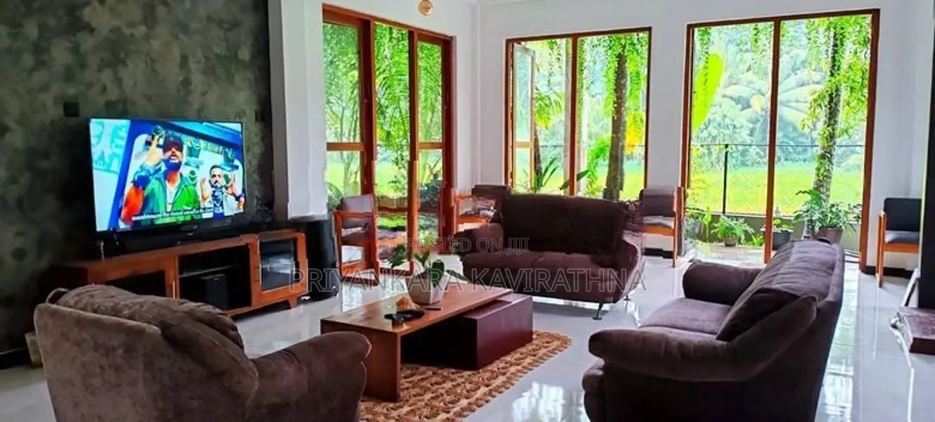 මනරම් කුඹුරු යායකට මායිම් අලංකාර සුකෝපබෝගී නිවස විකිනීමට - වතුපිටිවල
