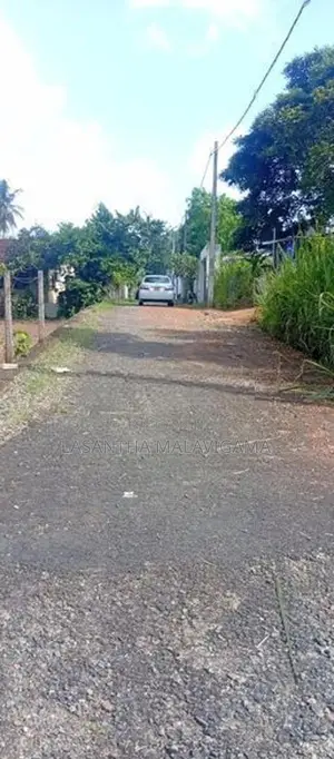 10.75 Perch Land for Sale in Athurugiriya Galwarusa Road
