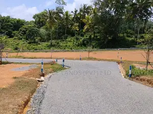 නේවාසික බිම් කොටස් කලුතරින්